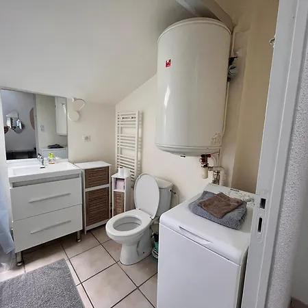 Апартаменты Charming, Quiet And Central Studio *