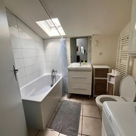 Апартаменты Charming, Quiet And Central Studio Клермон-Ферран